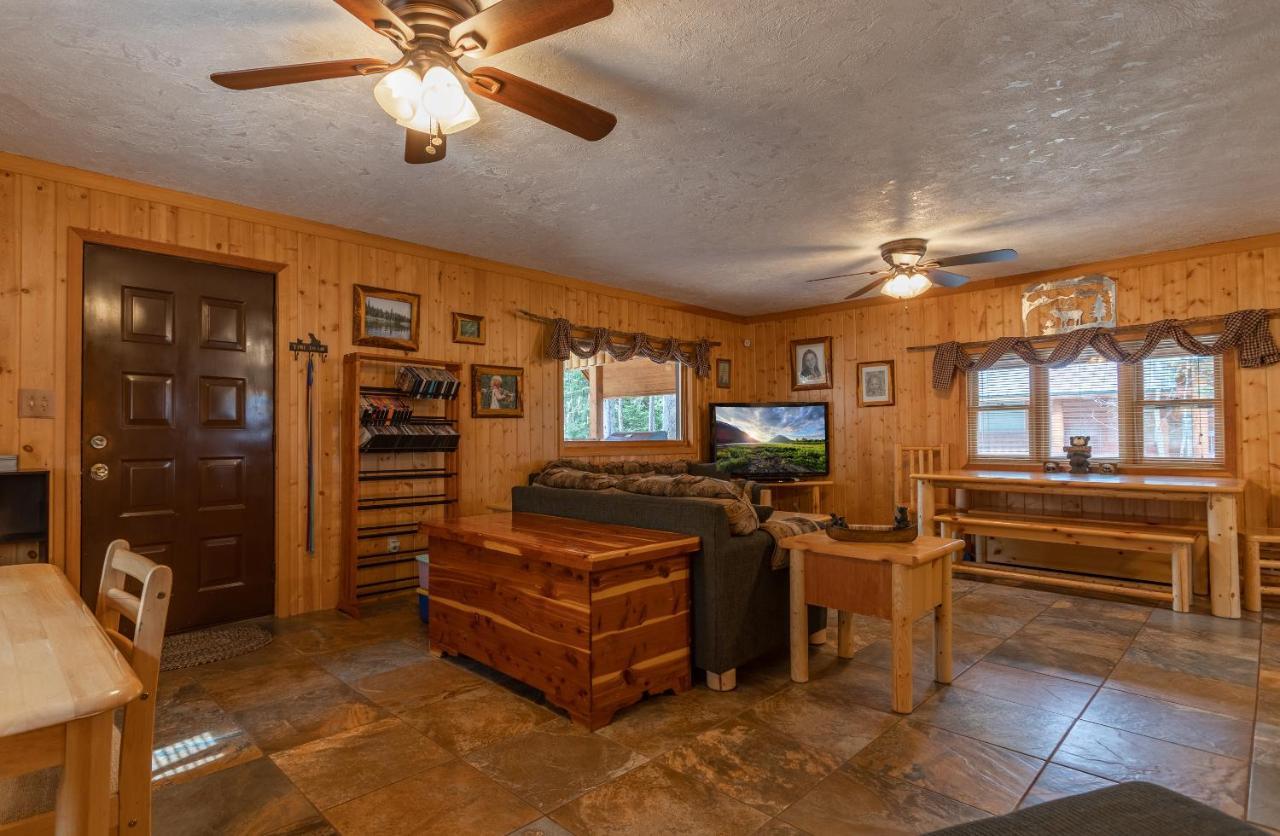 Remington Reload By Kabino Hot Tub Firepit Roku Big Yard Driveway Grill Wifi Trails Island Park Exterior foto